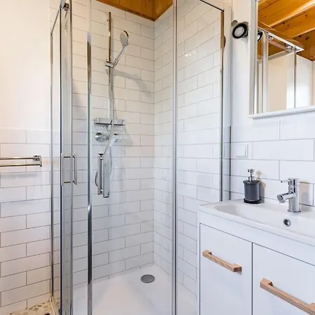 Zachodni Wiatr - Dom Fok